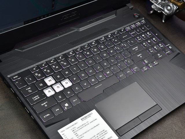 首搭銳龍7 4800H!華碩天選二次元游戲本評測