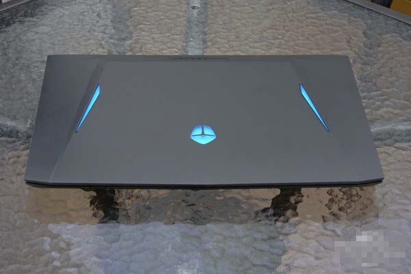 視覺上更薄的機身