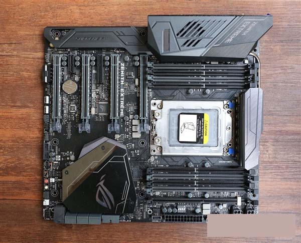 AMD Ryzen ThreadRipper 1950X配什么顯卡和主板好?