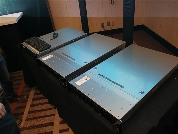 AMD 32核心終極Zen性能展示:完勝Intel 22核心旗艦