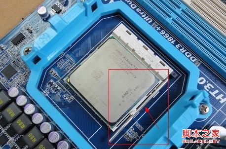 壓桿歸位，下壓壓桿至卡主，這樣處理器會被主板插槽固定