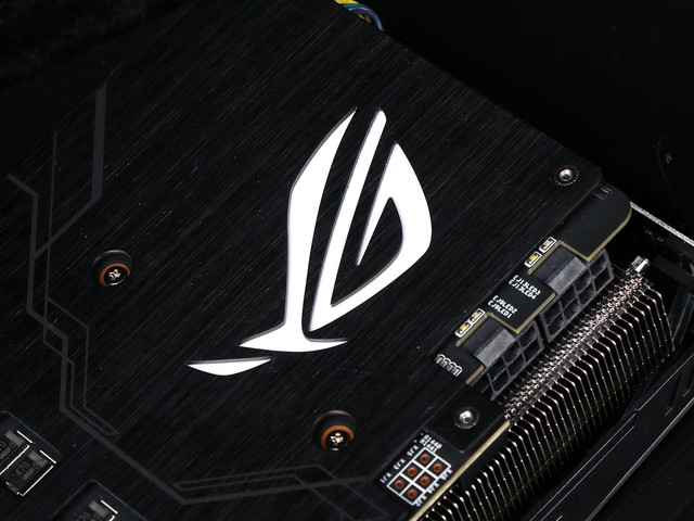 比最強更強 ROG STRIX GTX1080Ti評測
