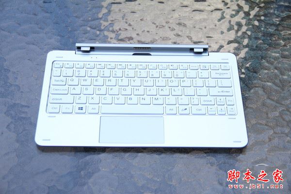 CDK09高端吸附式鍵盤(需另購) CDK09高端吸附式鍵盤(需另購)