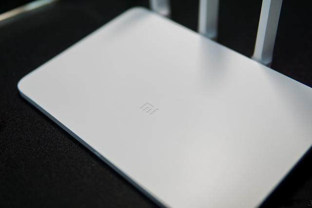 小米低調發布新品智能路由器：售價249元值不值？