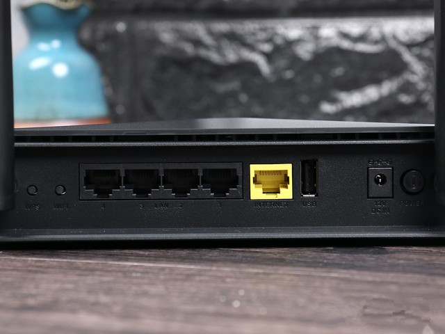 拆機實驗室:探秘D-Link X路由強勁內芯