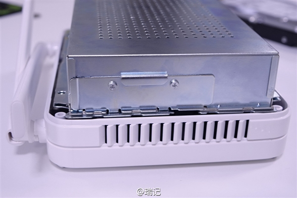 新小米路由換硬盤教程:容量暴增兩倍