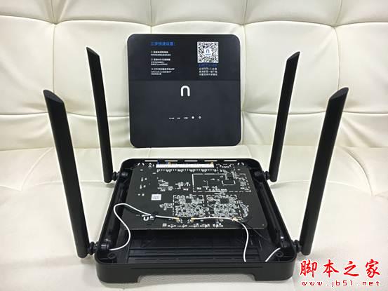 說明: 拆機第三步:拆開蓋板