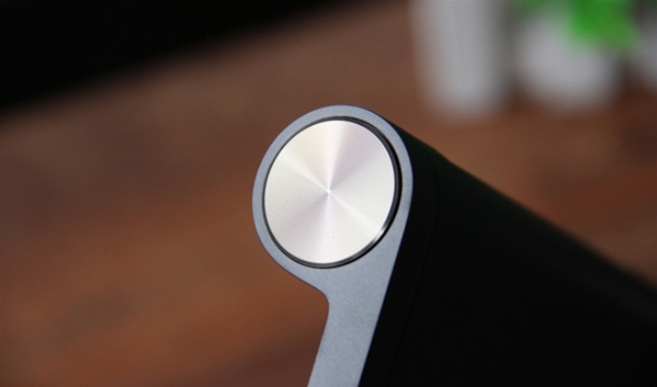 一些細(xì)節(jié)：防滑腳墊、螺紋旋鈕