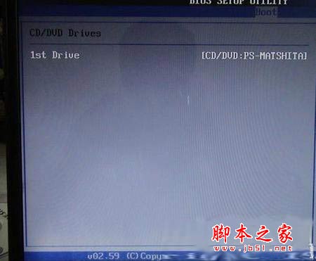 將第一順序啟動(dòng)的驅(qū)動(dòng)器設(shè)置為CD或者DVD光驅(qū)