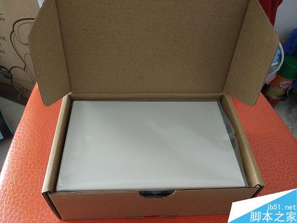 打開就是套著塑料袋的交換機本體 打開就是套著塑料袋的交換機本體