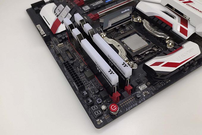 黑蘋果也玩高頻RGB內存條——曜越TT Toughram RGB 3600開箱簡測