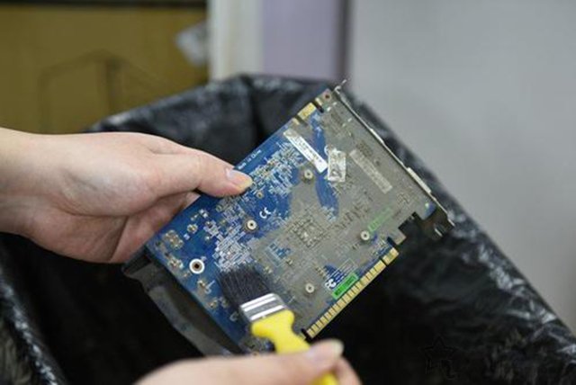 電腦顯卡花屏怎么辦?電腦獨立顯卡花屏的原因和解決方法