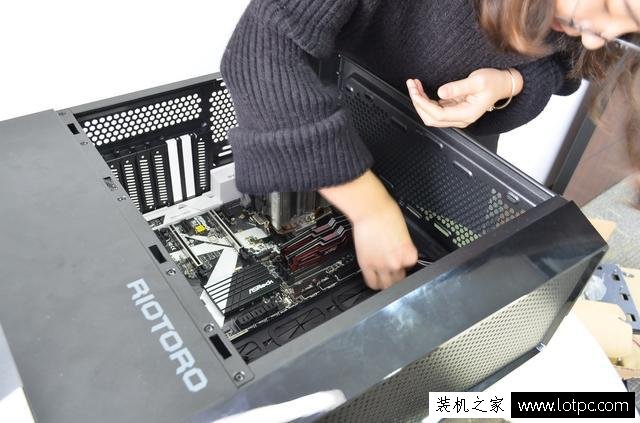 美女教您如何裝機!AMD銳龍Ryzen7-1700X電腦組裝教程