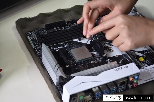 美女教您如何裝機!AMD銳龍Ryzen7-1700X電腦組裝教程