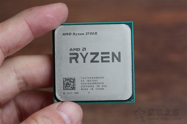 AMD銳龍Ryzen7 2700X盒裝自帶CPU散熱器嗎？自帶散熱器夠用嗎？