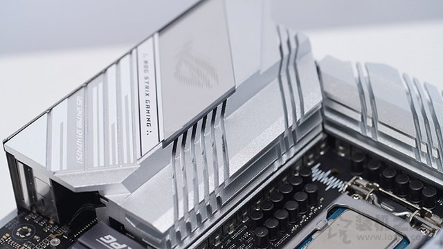 裝臺(tái)白色主題高端主機(jī)!11代i7 11900K配RTX3080Ti電腦配置方案