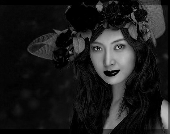 photoshop教程:彩色mm變高質黑白mm