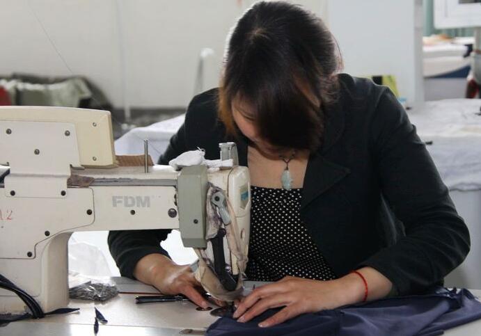 大學生創業賣服裝,半年銷售8萬件,月收入10萬 大學生創業,服裝